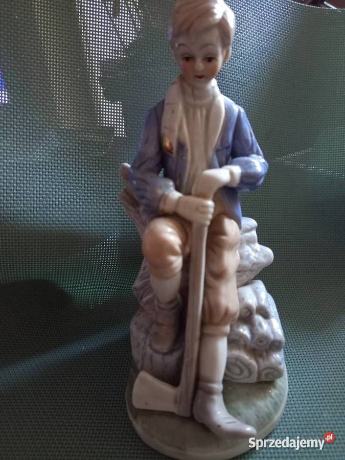 Porcelanowa figurka chłopca drwala leśniczego