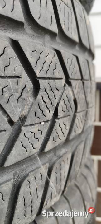 Opony Pirelli 22545R17 Samochodowe