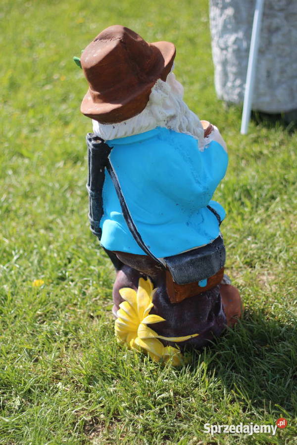 Figury rzeźby ogrodowe krasnal z pieskiem Goliszów