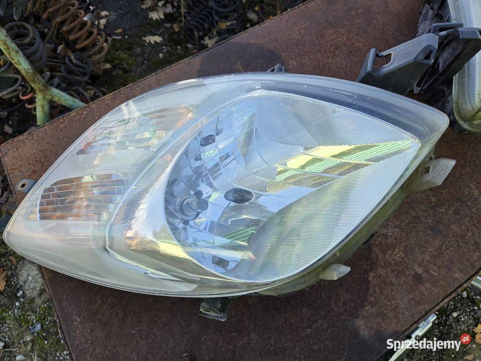 Lampy przednie Toyota Yaris 2 Lampy przednie Łagów