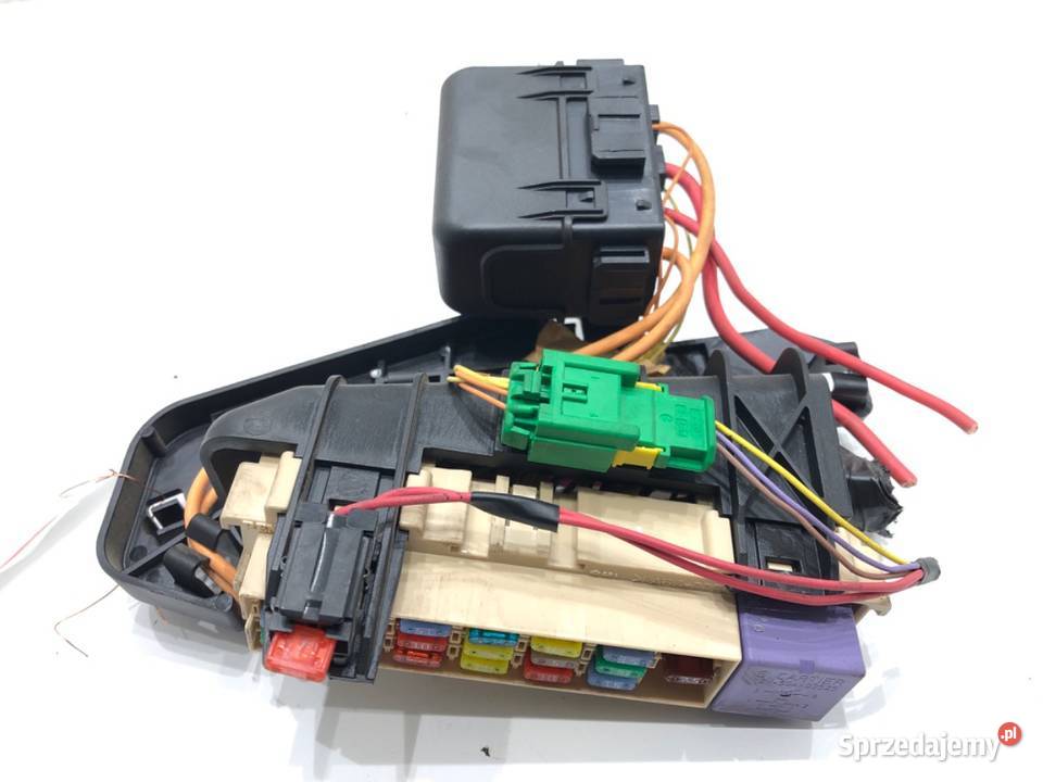 SKRZYNKA BEZPIECZNIKÓW RENAULT CLIO III sprzedam