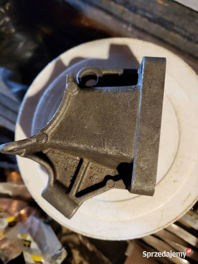 prądnica fiat 126 600 podstawa stojan maluch Tuchów