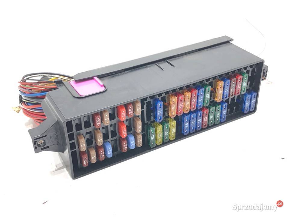 SKRZYNKA BEZPIECZNIKÓW SKODA RAPID Kombi 16 105 sprzedam