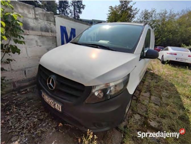Syndyk sprzeda samochód ciężarowy MercedesBenz Warszawa