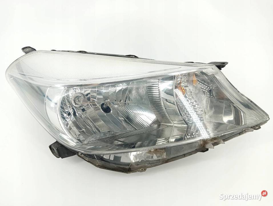 LAMPA PRZÓD PRAWA EUROPA Toyota Yaris III