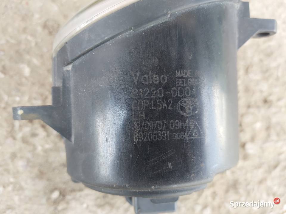 Reflektor przeciwmgłowy Toyota Avensis OE 81220 osobowe Korzecko sprzedam