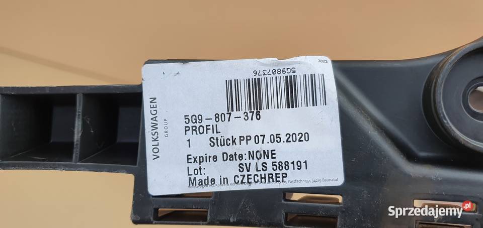 VW GOLF VII KOMBI ŚLIZG ZDERZAKA PRAWY TYŁ Trzciel