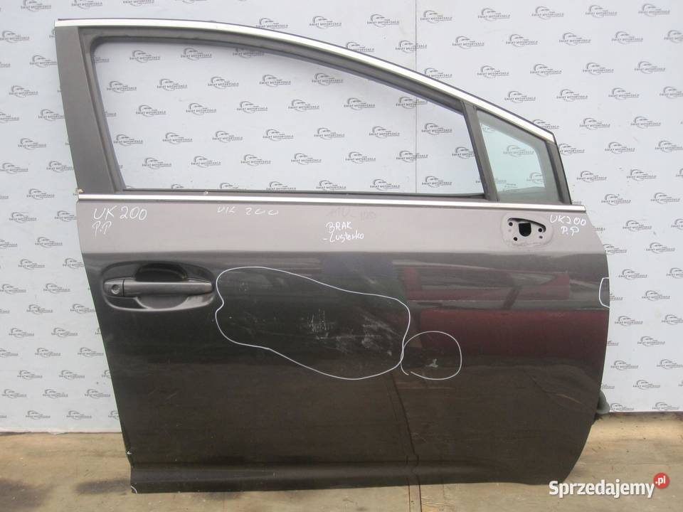 TOYOTA AVENSIS T27 III 10r drzwi prawe przód osobowe