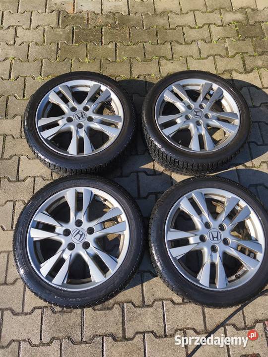 Alufelgi Honda z zimowymi oponami Dębica