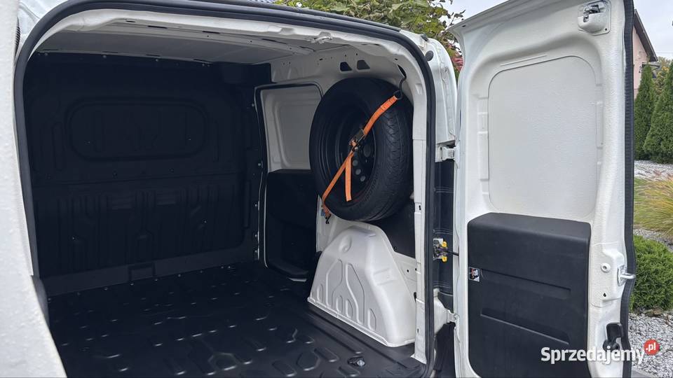 Piękny FIAT DOBLO 2019r 16 diesel bogate poduszka powietrzna Doblo łódzkie Rzechta