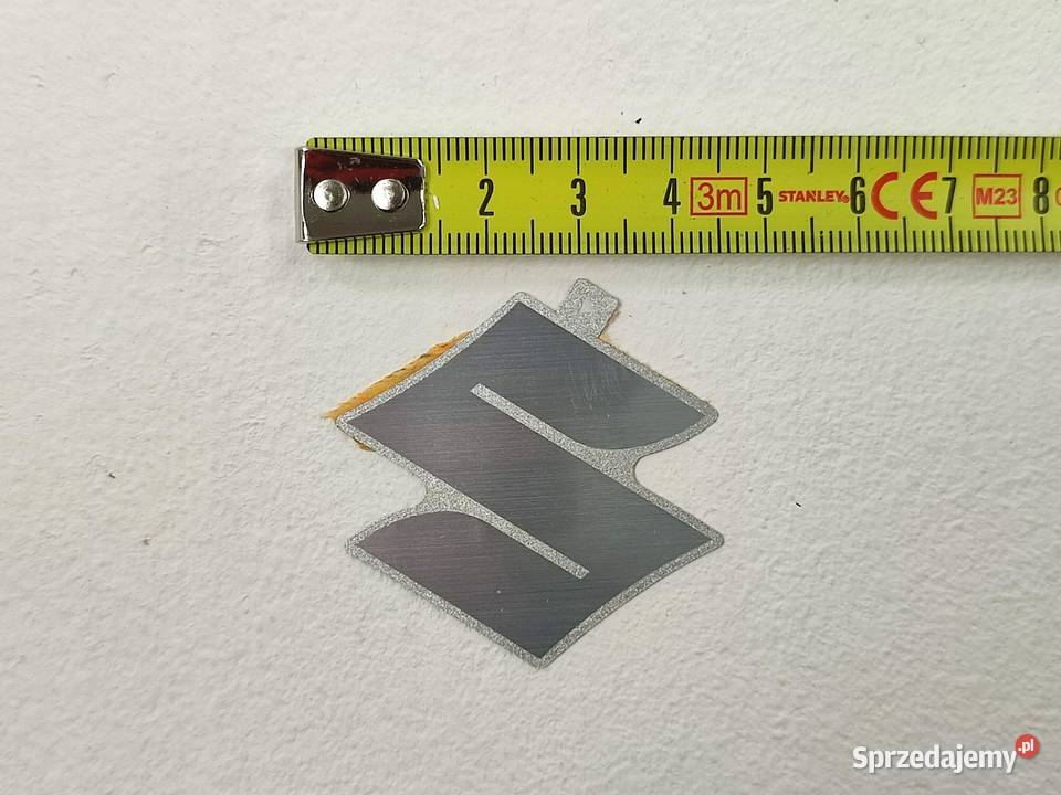 NAKLEJKA S CHROM NA CZACHĘ SUZUKI UE 125 2001