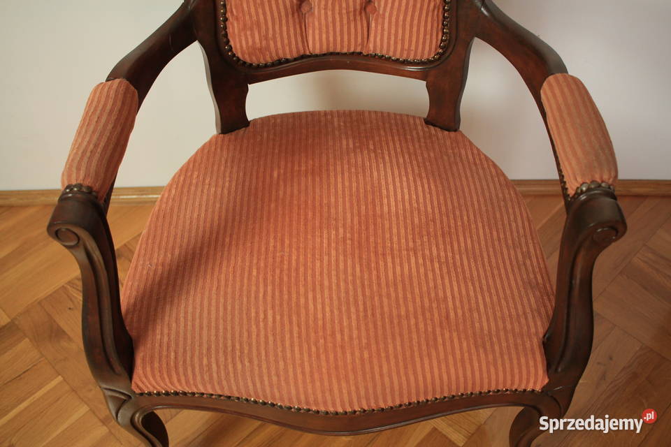 Pięknie zdobiony fotel klasyczny Pszczyna
