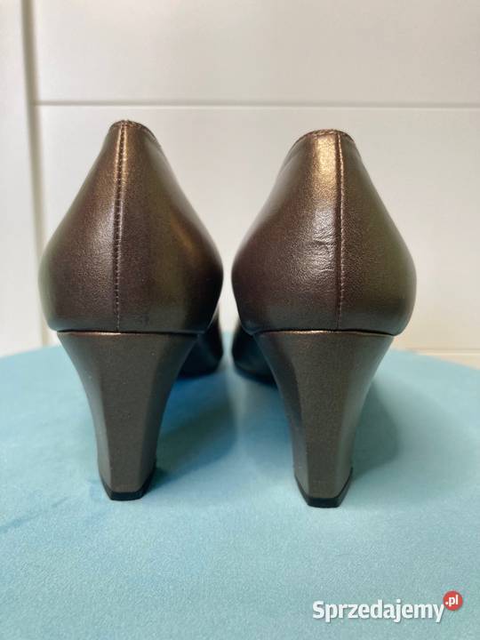 Nowe brązowe metaliczne buty czółenka Stuart Nisko
