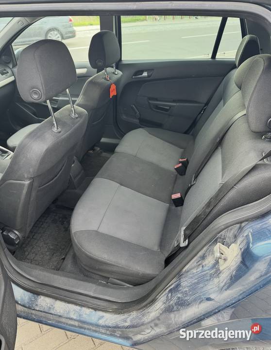 Opel Astra H 16 kombi 2007r klima dwa kpl opon 360000km Białystok