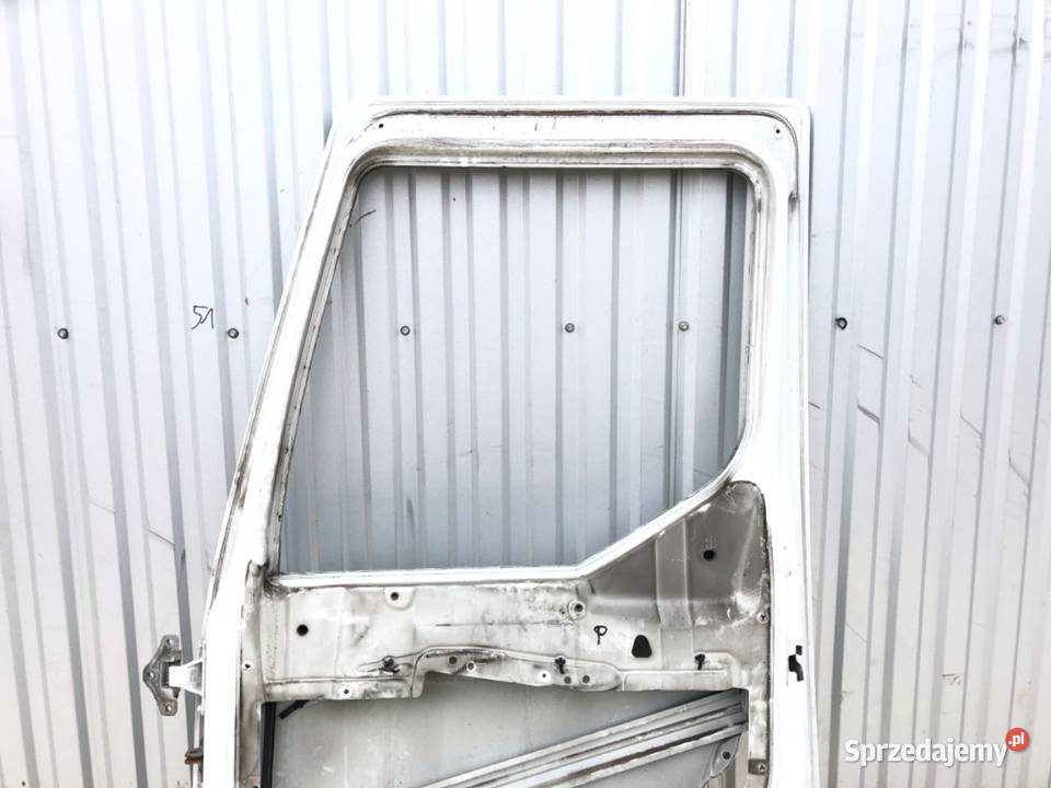 DRZWI PRAWE RENAULT TRUCKS MIDLUM Hatchback sprzedam