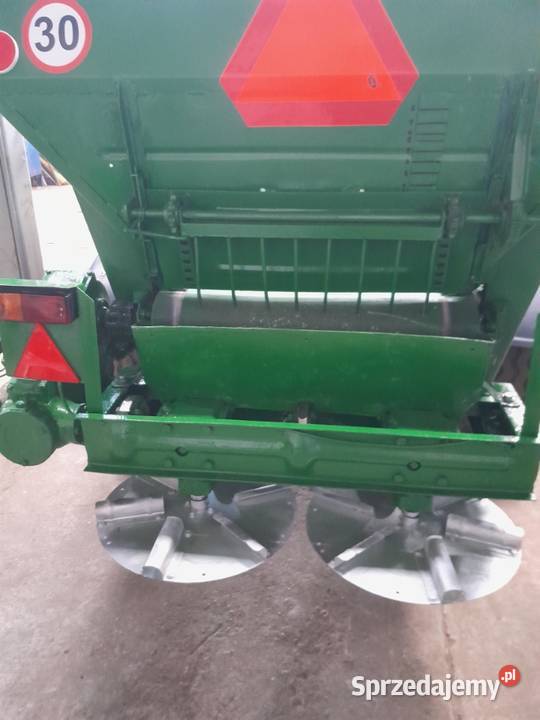 Rozsiewacz wapna RCW 3 kujawsko-pomorskie Wielkie Pułkowo