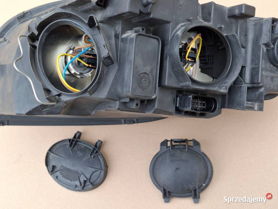 AUDI A4 B7 REFLEKTOR PRAWY LAMPA PRAWA Bieleń