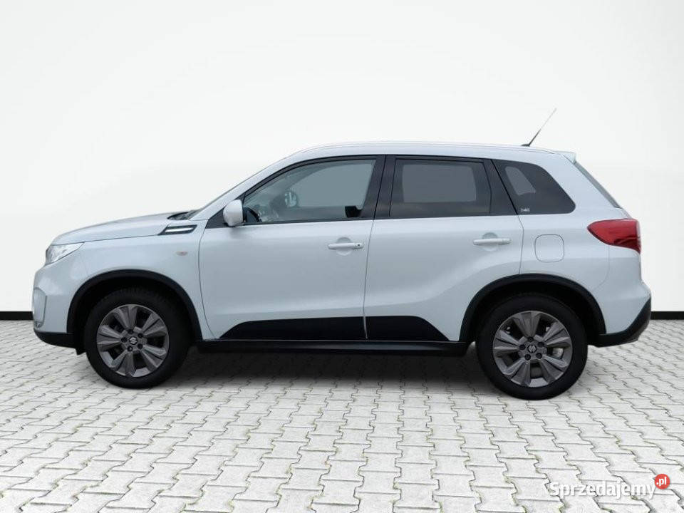 SUZUKI Vitara 2018r Salon dwa kpl opon FV23 nieuszkodzony