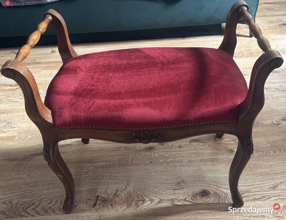 Ławeczka w odcieniu ciemnej czerwieni Starachowice