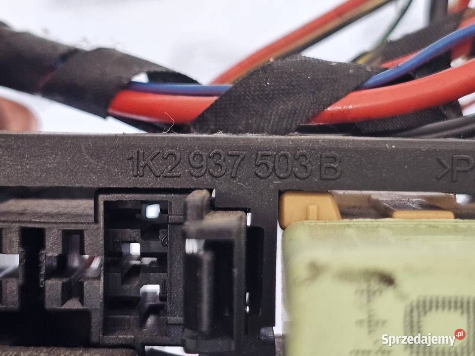 GOLF VI 12r skrzynka bezpieczników 1K2937503B
