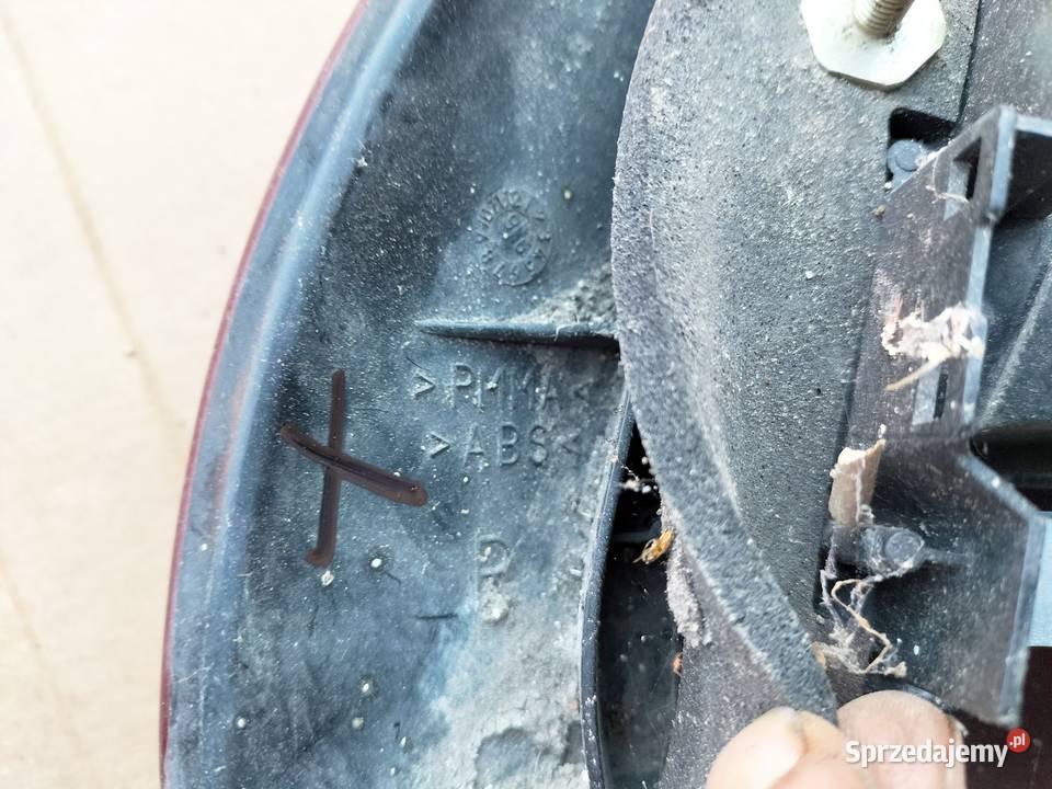 VOLVO V40 KOMBI LAMPA TYŁ TYLNA PRAWA Kamień-Kolonia