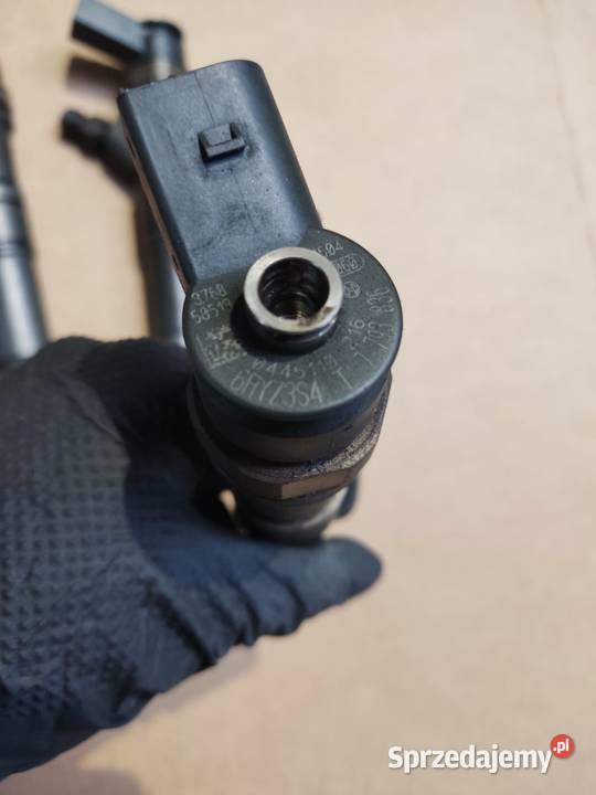 BMW X3 E83 E60 E87 E90 M47 20D WTRYSKIWACZ Radom