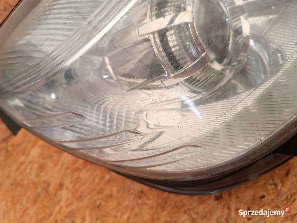 LAMPA PRAWY PRZÓD EU REFLEKTOR A2128208261 osobowe