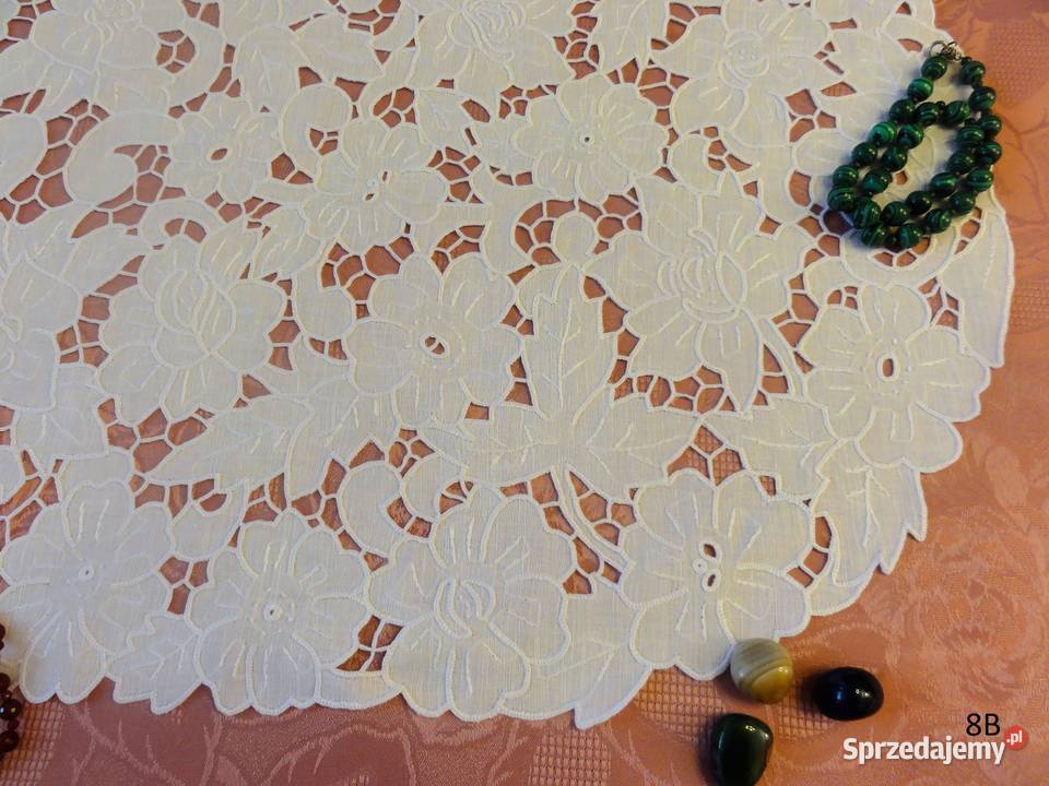 Serweta serwetka bieżnik bogato haftowany Bukiet