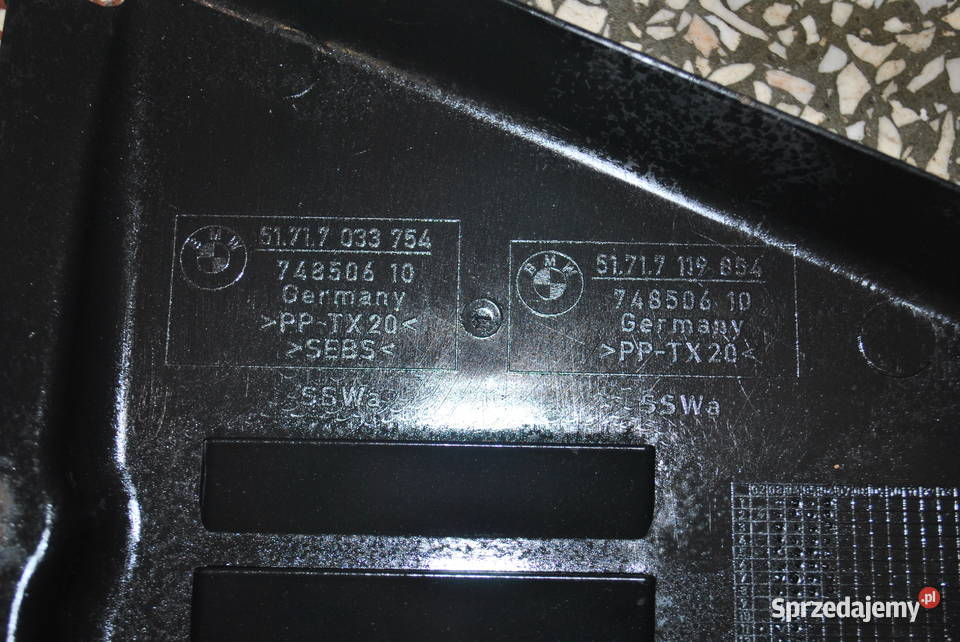 Trójkąt nadkola prawy przód BMW E60 E61 dolna Poręba