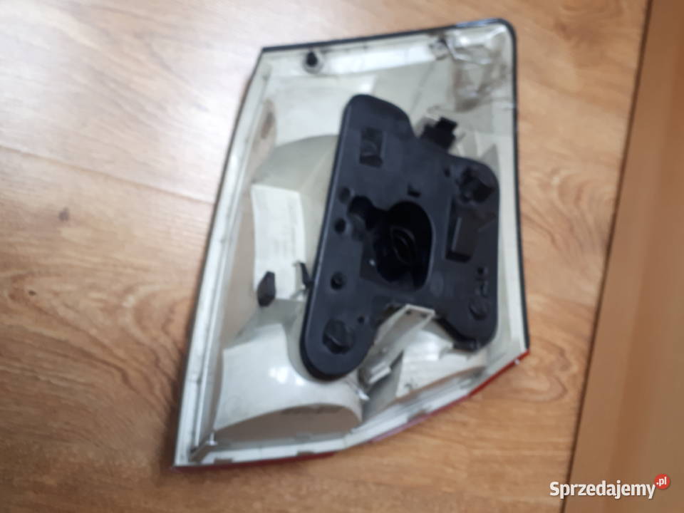 WKŁAD PRAWEJ LAMPY A4 B6 PLUS LAMPA osobowe Czyżowice sprzedam