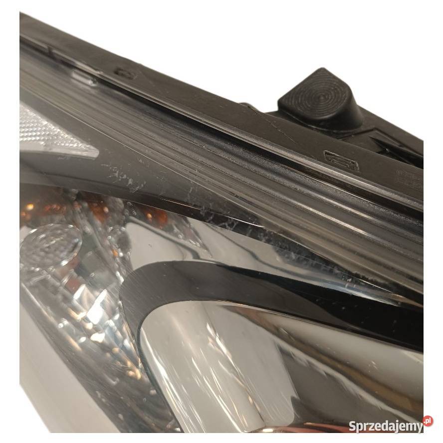 Lampa przednia prawa Hyundai i30 II 20122016