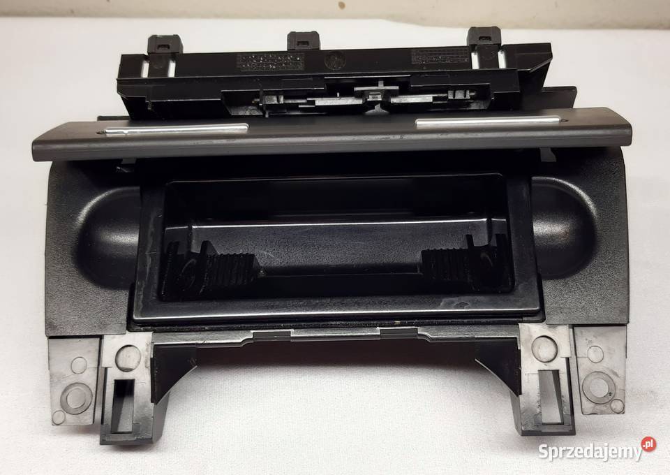 POPIELNICZKA AUDI A4 B7 8E0857951 Mielęcin