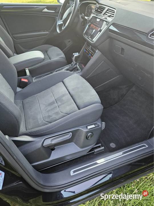 Volkswagen Tiguan 20 TDI DSG 150 2021r czarny
