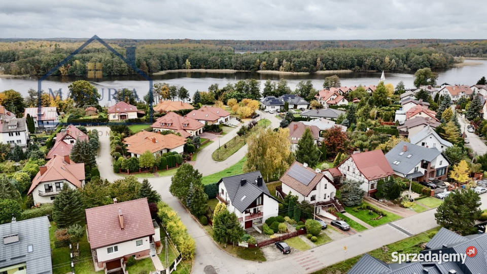 Wolno stojący dom Jeziorakiem