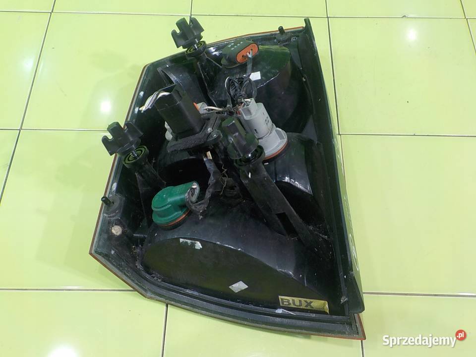 CHRYSLER 300C 30 CRD 06r SEDAN 4D lampa prawa Suków