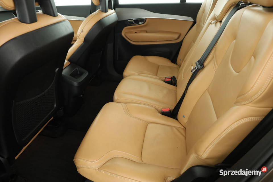 Volvo XC90 D5 AWD światła przeciwmgielne