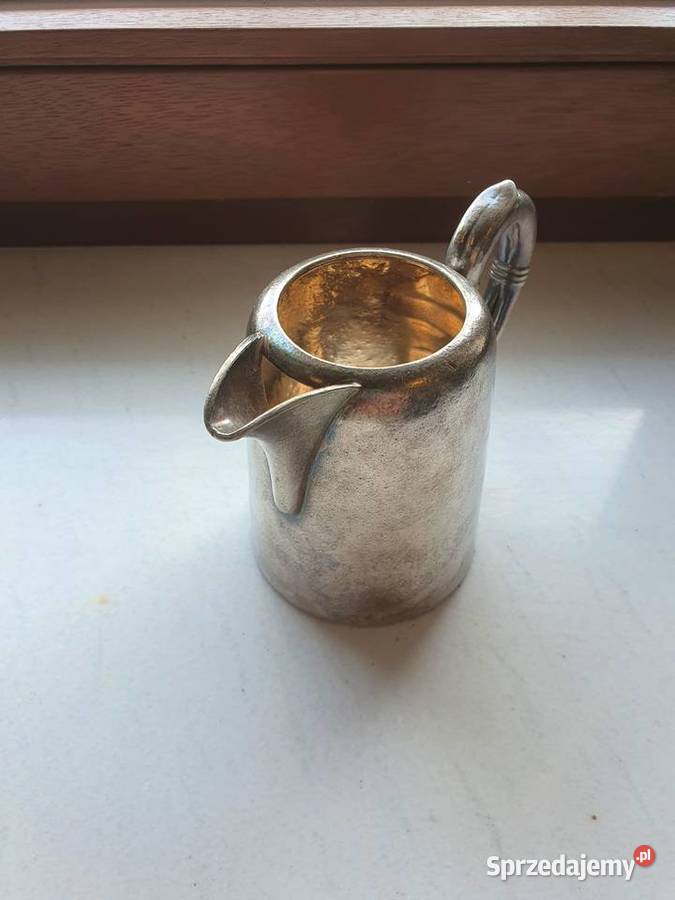 Stary ozdobny dzbanek z uchwytem z metalu w Antykwariat Lublin