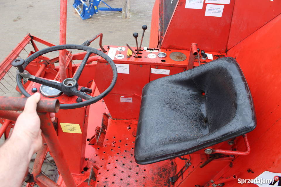 Kombajn zbożowy Massey Ferguson 240 Sokoły