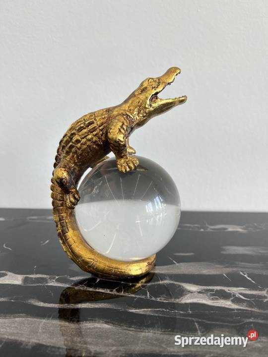 Figura dekoracyjna krokodyl na kuli 17x12x9 Golkowice
