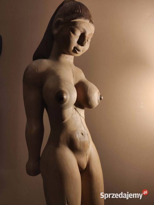 Rzeźba kobieta akt drewniana