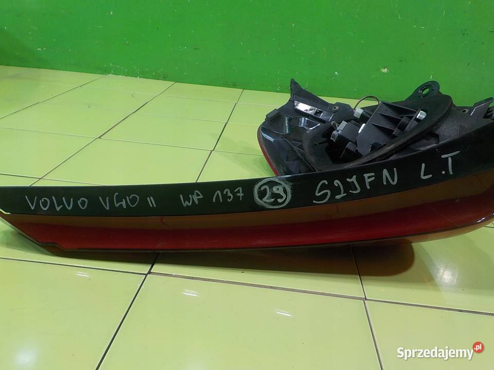 VOLVO V40 II 16D2 14r HB 5D lampa lewa tyl Suków