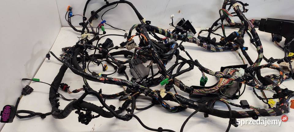 VOLVO XC40 WIĄZKA KABINY HYBRID RHD ANGLIK