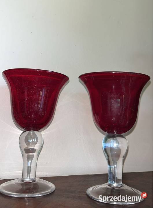 Kielich Ze szkła czerwonego Na nóżce z Gdańsk
