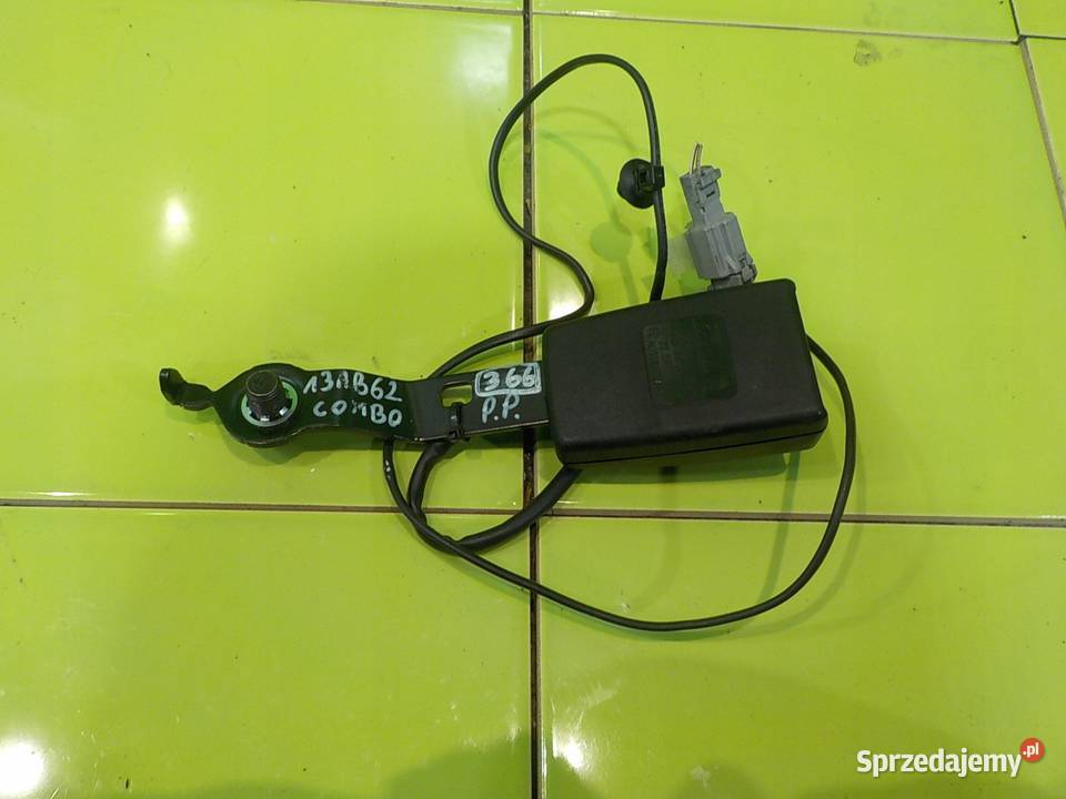 OPEL COMBO D 16r L1H1 zapinka pasa prawa przod