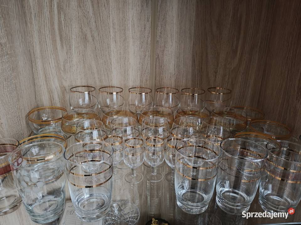 Kieliszki szklanki dużo tego