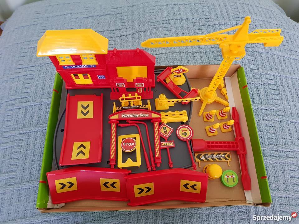 Zestaw plastikowy stacja benzynowa policja tory Bolesławiec sprzedam