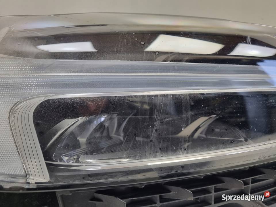 Volvo XC60 II LIFT 21 PRZEDNIA LAMPA PRAWA prawy