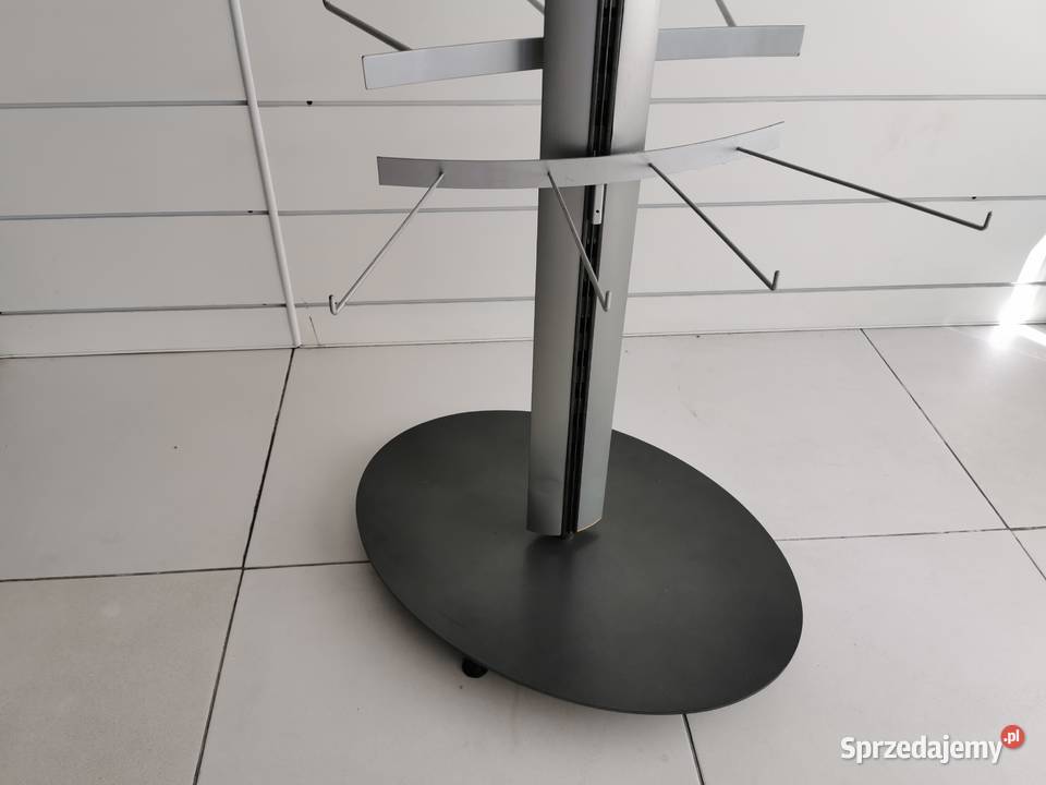 Wieszak stojak ekspozycja na ubrania