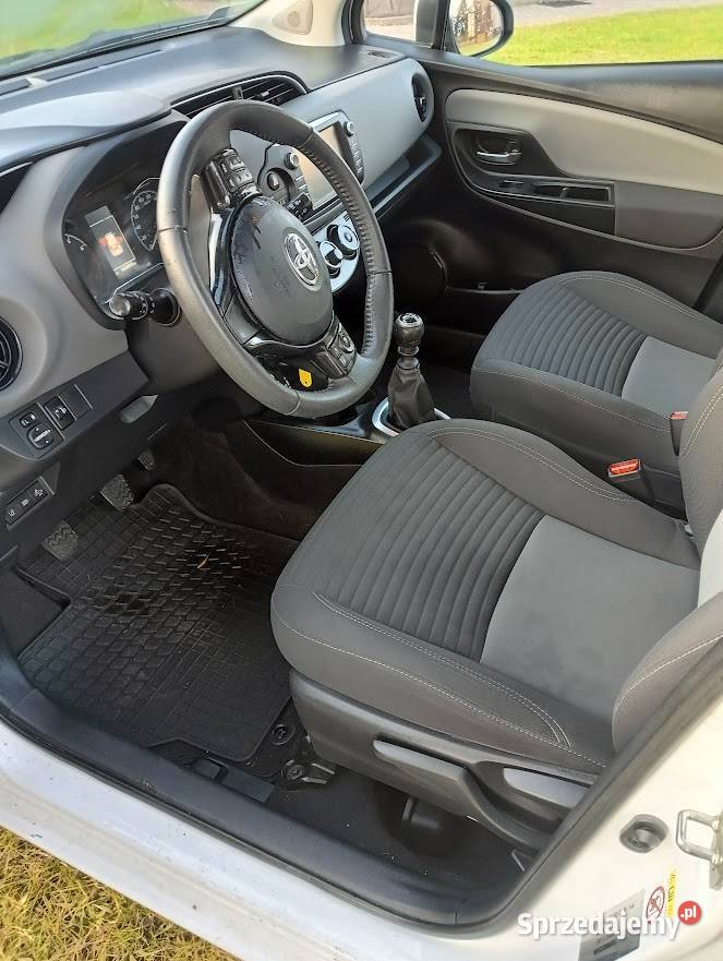 Toyota Yaris Prenium Salon Polska 2018 r benzyna świętokrzyskie Suchedniów
