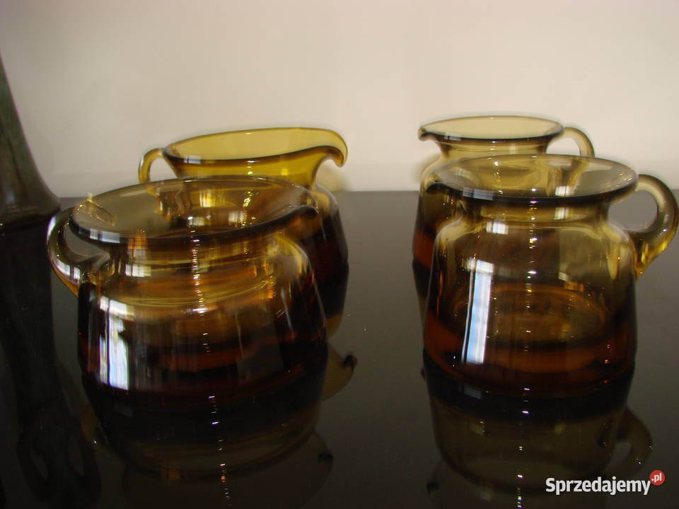 mały dzbanekmlecznik grube dno szkło PRL pomorskie Pruszcz Gdański sprzedam